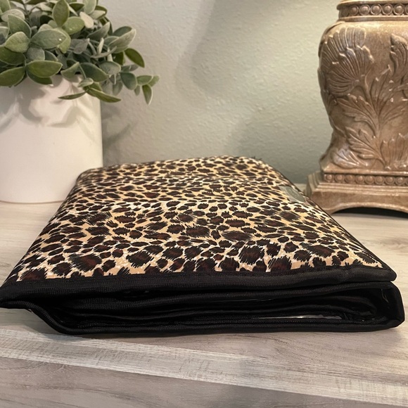 Silpada Tri-fold Jewerly Organizer Case Large Leopard Print - Picture 4 of 12